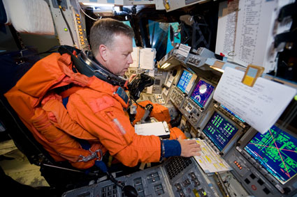 sts-133-100721cockpit-simulaor